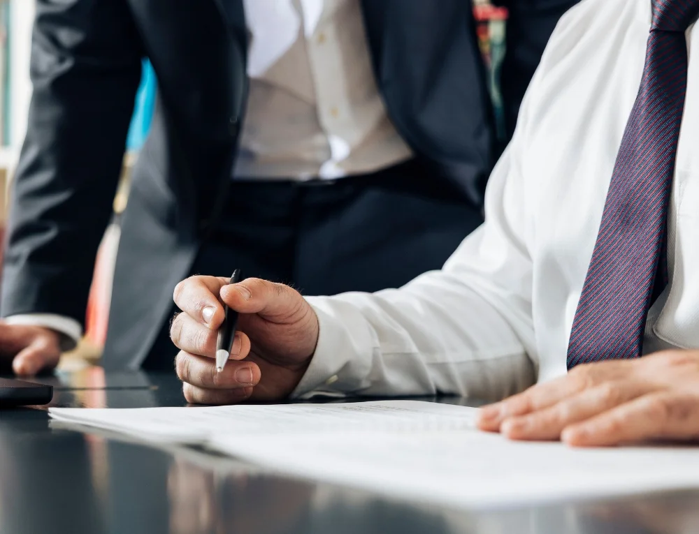 deux_avocats_travaillant_chez_linea_avocats deux_avocats_travaillant_chez_linea_avocats